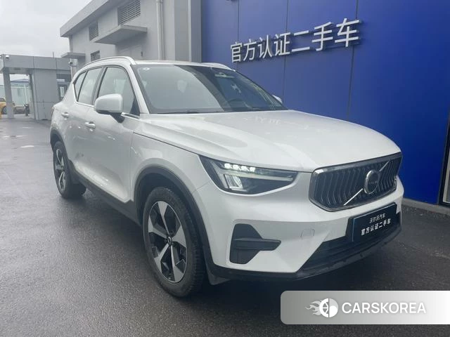 Volvo XC40 2024 Белый из Китая, фото 2