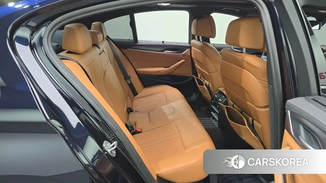 BMW 5 Series (G30) 2022 Черный из Кореи, фото 2