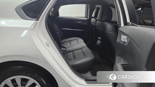 Kia The New K3 2nd generation 2022 Белый из Кореи, фото 2