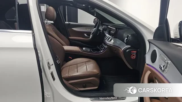 Mercedes-Benz E-Class W213 2021 Белый из Кореи, фото 2