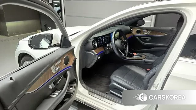 Mercedes-Benz E-Class W213 2021 Белый из Кореи, фото 2