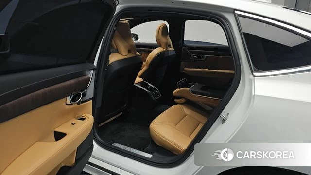 Volvo S90 2024 Белый из Кореи, фото 2