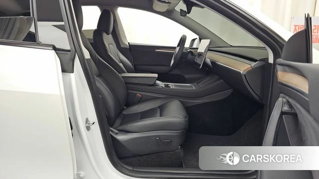 Tesla Model Y 2023 Белый из Кореи, фото 2