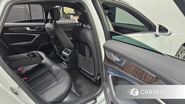 Audi A6 (C8) 2023 Белый из Кореи, фото 2