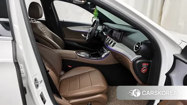 Mercedes-Benz E-Class W213 2021 Белый из Кореи, фото 2