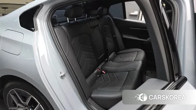 BMW 5 Series (G60) 2025 Небесно-голубой из Кореи, фото 2