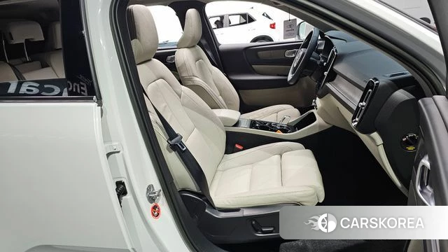 Volvo XC40 2022 Белый из Кореи, фото 2