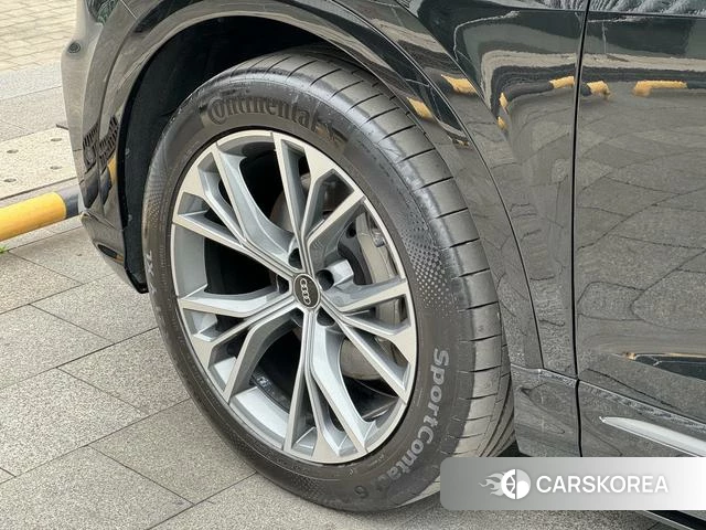 Audi Q8 2022 Черный из Китая, фото 2