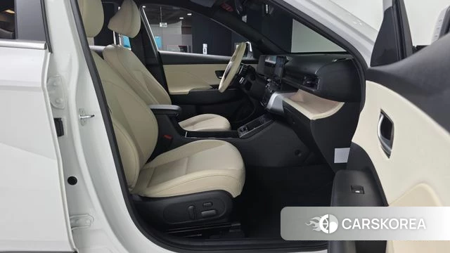 Hyundai Kona (SX2) 2023 Белый из Кореи, фото 2