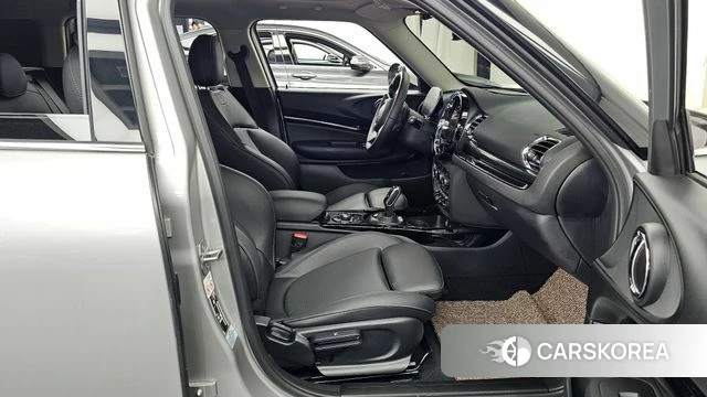 Mini Cooper Clubman 2023 Серебряный из Кореи, фото 2