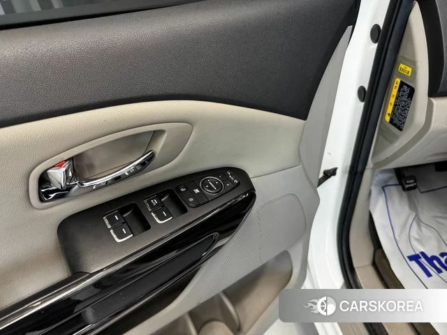 Kia The New Carnival 2018 Белый из Кореи, фото 2