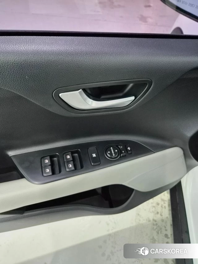 Kia Stonic 2018 Белый из Кореи, фото 2