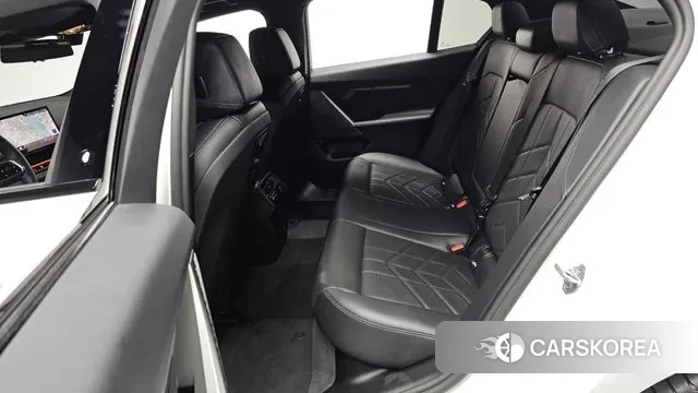 BMW 5 Series (G60) 2025 Белый из Кореи, фото 2