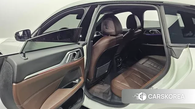 BMW 4 Series (G22) 2023 Белый из Кореи, фото 2