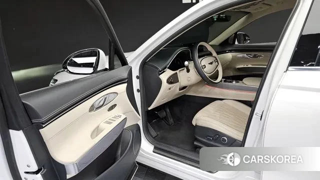 Genesis GV70 2023 Белый из Кореи, фото 2