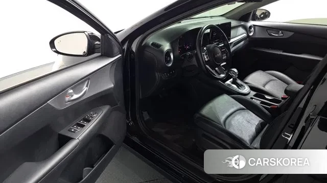 Kia The New K3 2nd generation 2022 Черный из Кореи, фото 2