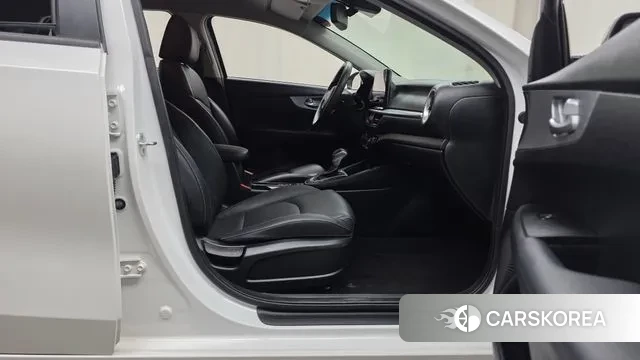 Kia The New K3 2nd generation 2022 Белый из Кореи, фото 2