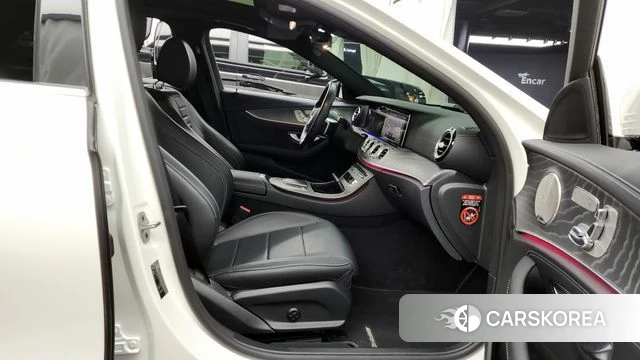 Mercedes-Benz E-Class W213 2021 Белый из Кореи, фото 2