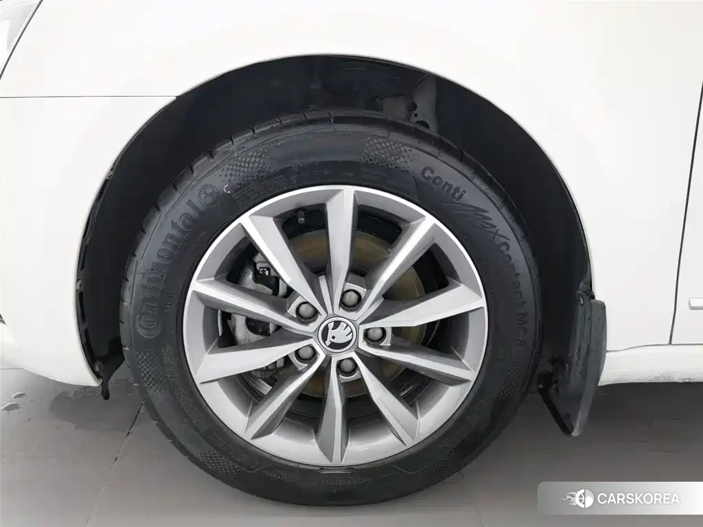 Skoda Octavia 2021 Белый из Китая, фото 2