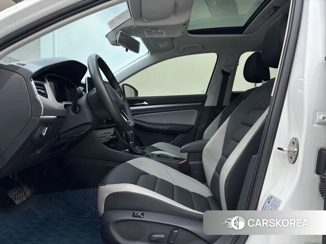 Volkswagen Bora 2023 Белый из Китая, фото 2