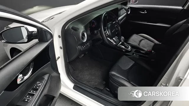 Kia The New K3 2nd generation 2022 Белый из Кореи, фото 2