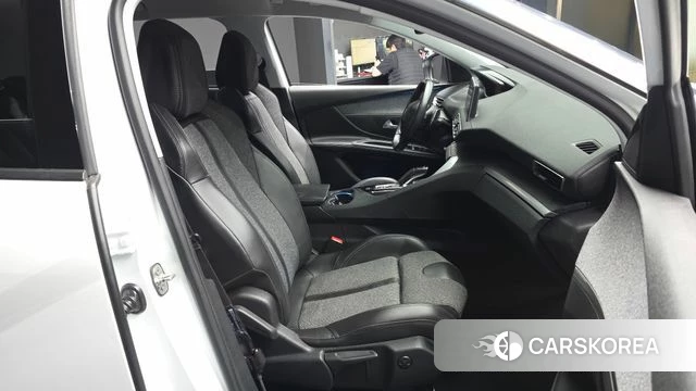 Peugeot 5008 second generation 2018 Белый из Кореи, фото 2