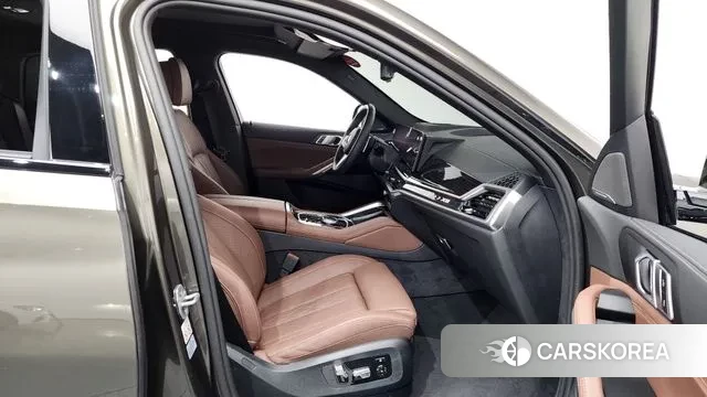 BMW X6 (G06) 2024 Песочный из Кореи, фото 2