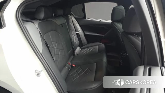 BMW 5 Series (G60) 2024 Белый из Кореи, фото 2