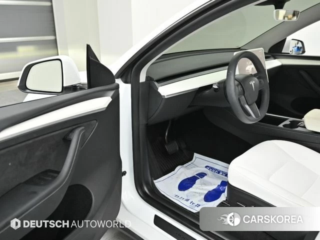 Tesla Model Y 2023 Белый из Кореи, фото 2