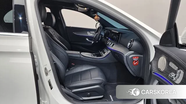 Mercedes-Benz E-Class W213 2022 Белый из Кореи, фото 2