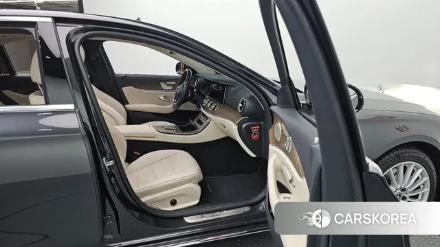 Mercedes-Benz E-Class W213 2021 Серый из Кореи, фото 2