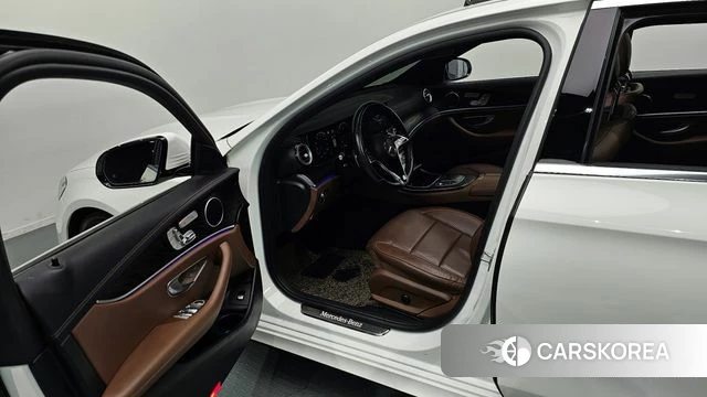Mercedes-Benz E-Class W213 2022 Белый из Кореи, фото 2