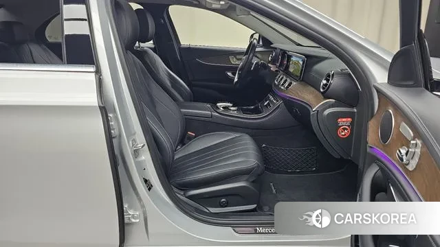 Mercedes-Benz E-Class W213 2018 Серебристо-серый из Кореи, фото 2