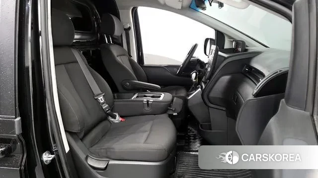 Hyundai Staria 2022 Черный из Кореи, фото 2