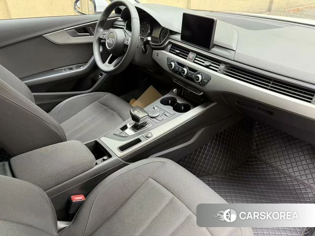 Audi A4L 2018 Белый из Китая, фото 2