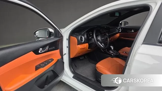 Kia The New K3 2nd generation 2021 Белый из Кореи, фото 2