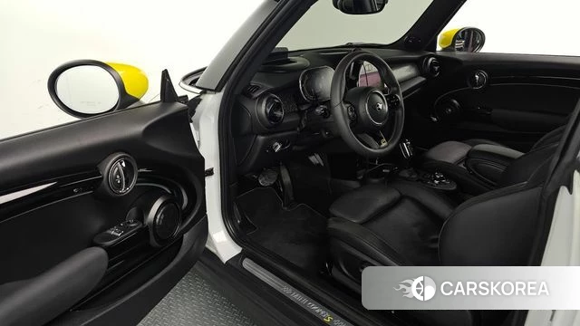 Mini Cooper Electric 2023 Белый из Кореи, фото 2