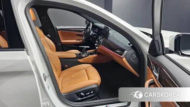 BMW 5 Series (G30) 2022 Белый из Кореи, фото 2