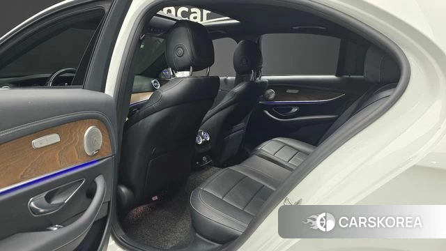 Mercedes-Benz E-Class W213 2021 Белый из Кореи, фото 2