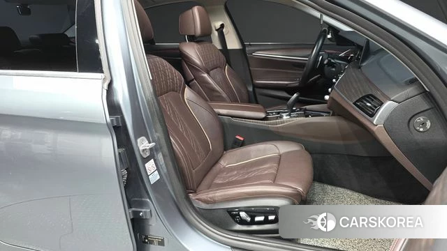 BMW 5 Series (G30) 2018 Серый из Кореи, фото 2