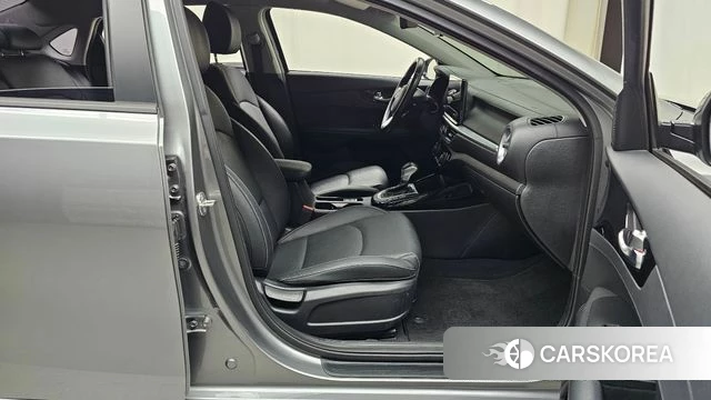 Kia The New K3 2nd generation 2023 Серебристо-серый из Кореи, фото 2