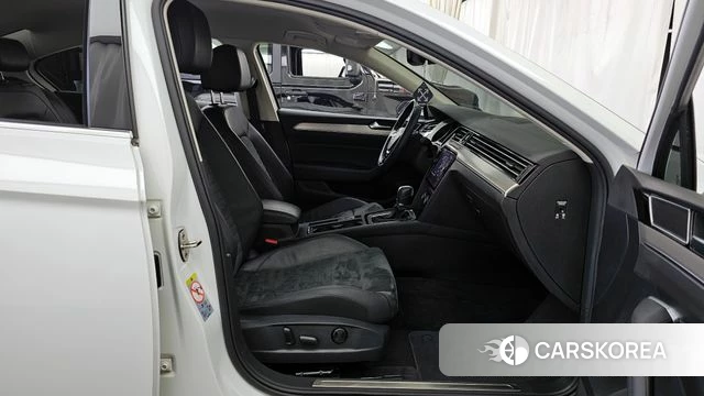 Volkswagen Passat GT (B8) 2018 Белый из Кореи, фото 2