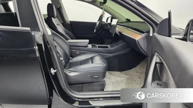 Tesla Model Y 2021 Черный из Кореи, фото 2