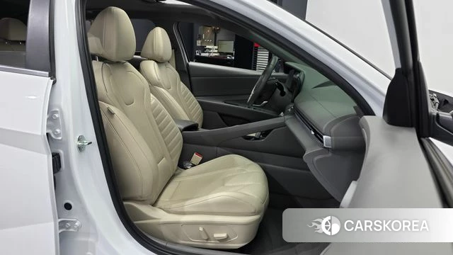 Hyundai The New Avante (CN7) 2024 Белый из Кореи, фото 2