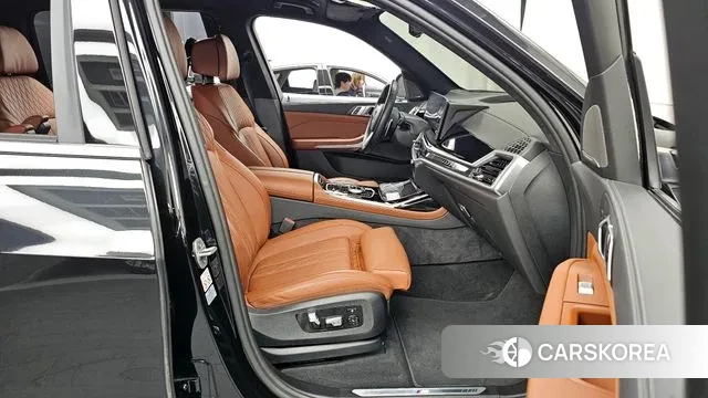 BMW X7 (G07) 2023 Черный из Кореи, фото 2