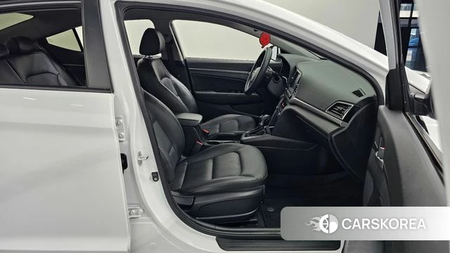 Hyundai Avante AD 2018 Белый из Кореи, фото 2