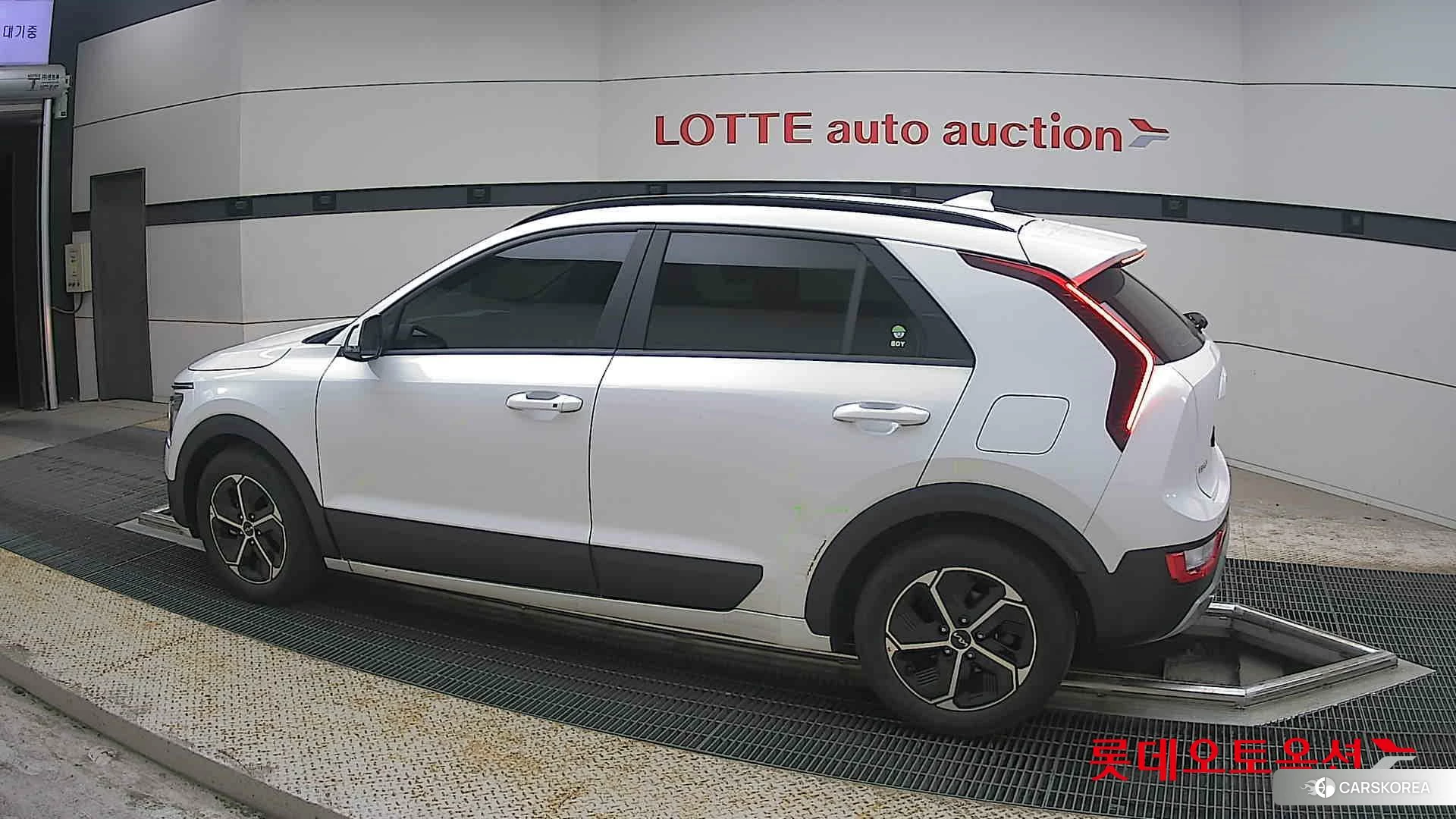 Kia Niro Hybrid 2022 Snow White Pearl (optional) из Кореи, фото 2
