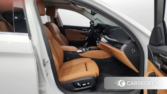 BMW 5 Series (G30) 2021 Белый из Кореи, фото 2