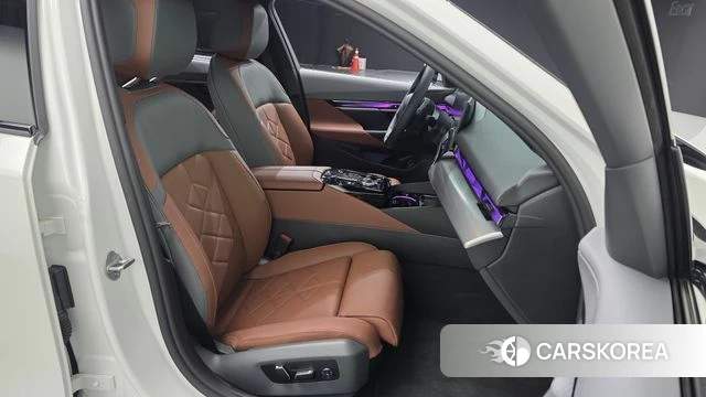 BMW 5 Series (G60) 2026 Белый из Кореи, фото 2