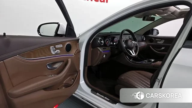 Mercedes-Benz E-Class W213 2020 Белый из Кореи, фото 2